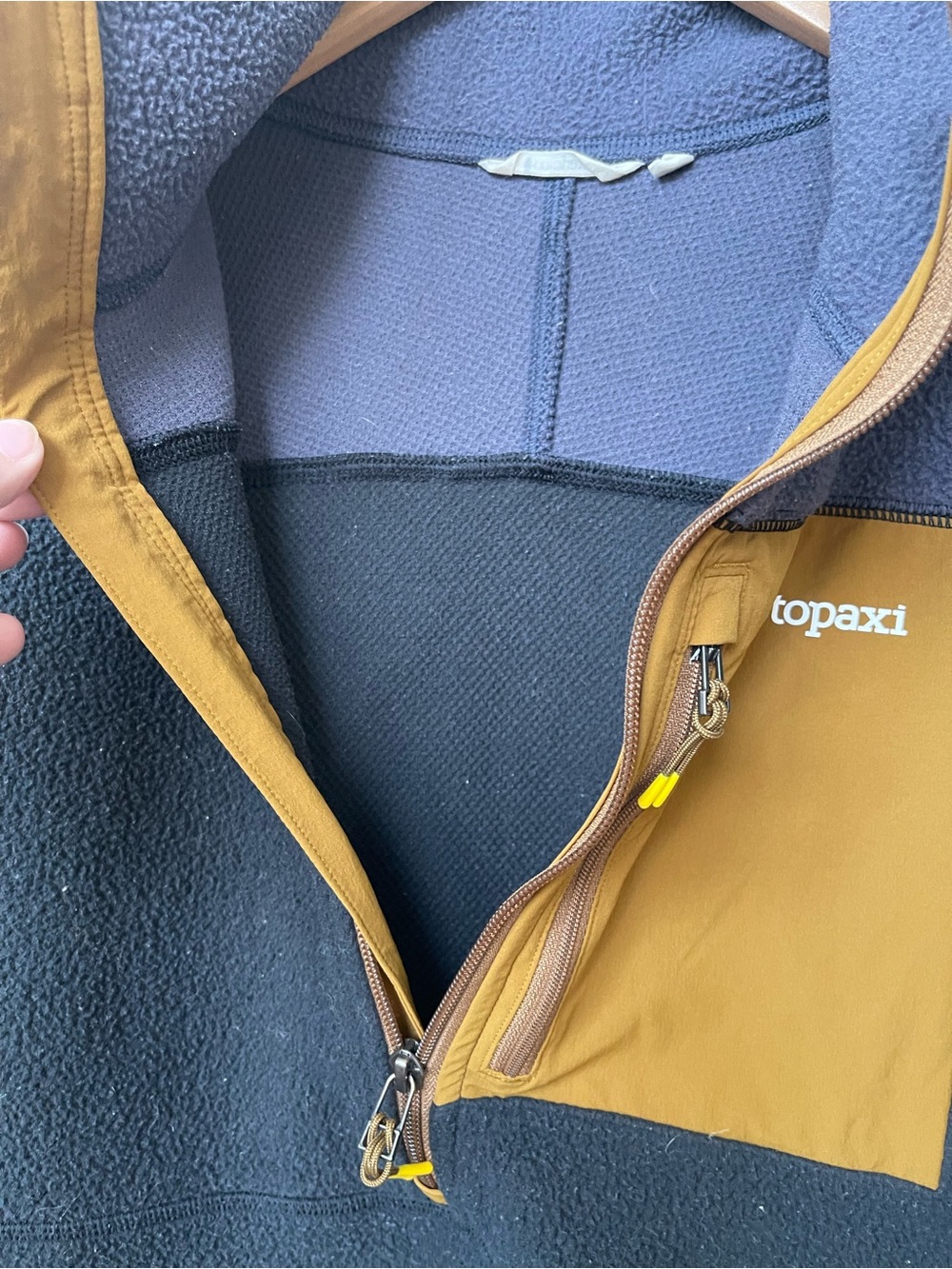 Cotopaxi | Abrazo Fleece Pullover Half Zip
Gorpcore Outdoors Hiking - Picture 4 of 5